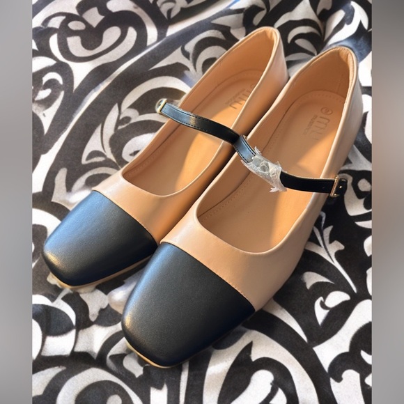 Chic Tan and Black Block Heels - Picture 9 of 10